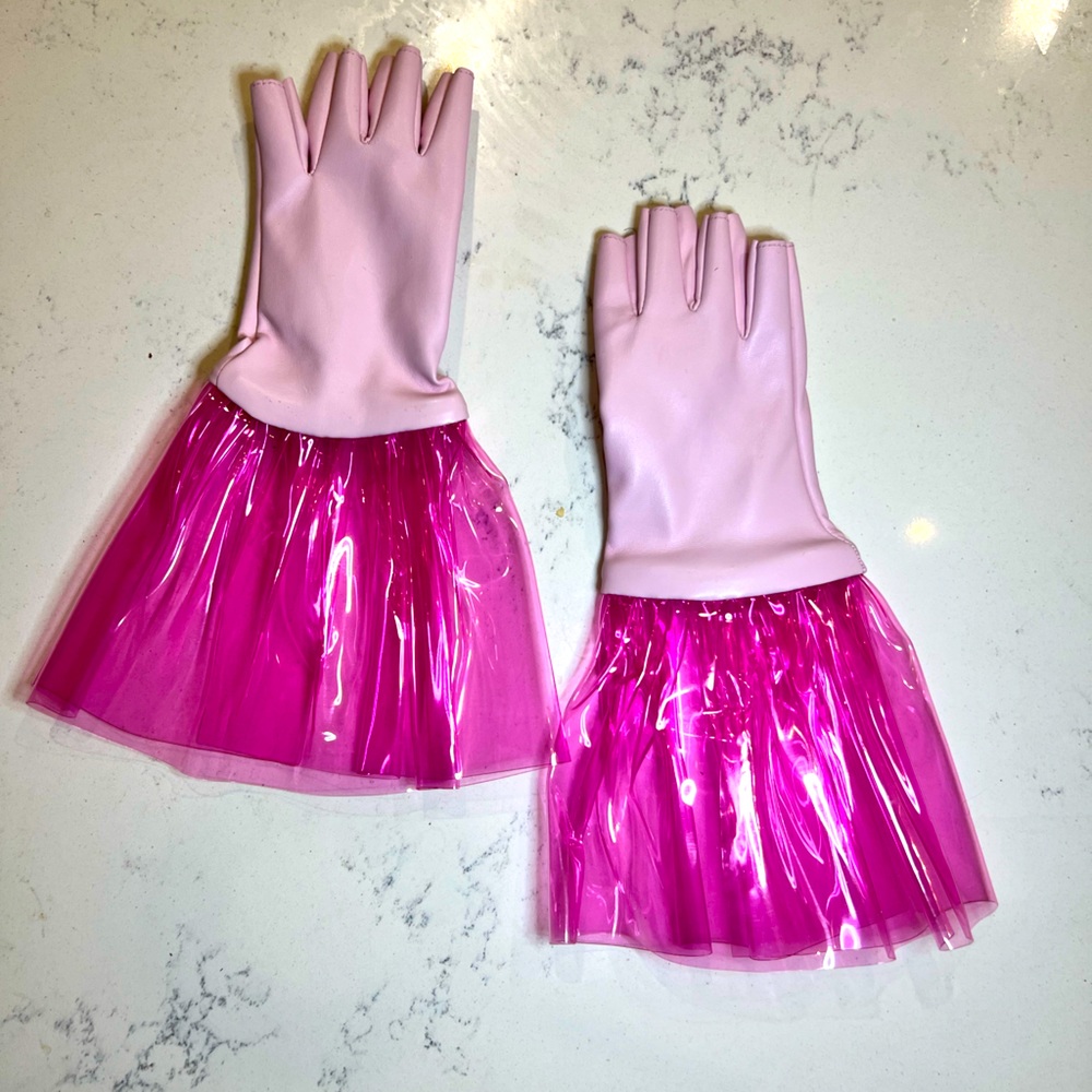 80’s style glove with plastic ruffle.